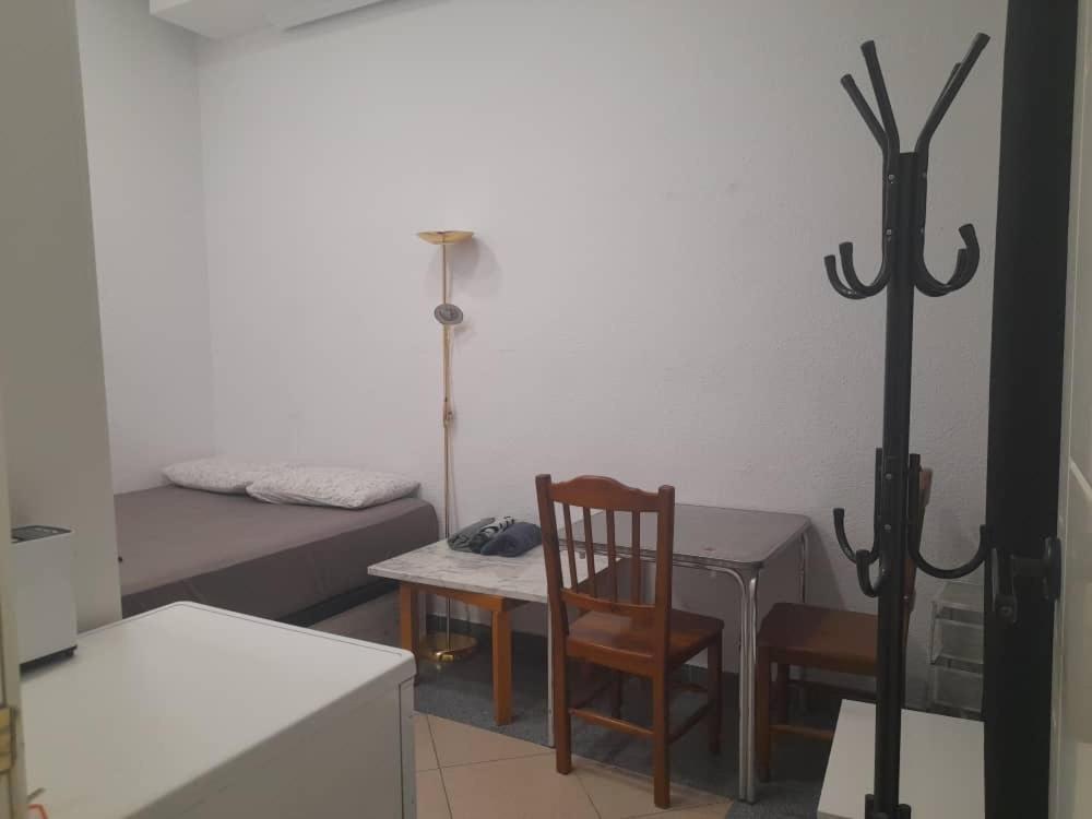 Scrapboooking Hotel Madrid Bagian luar foto